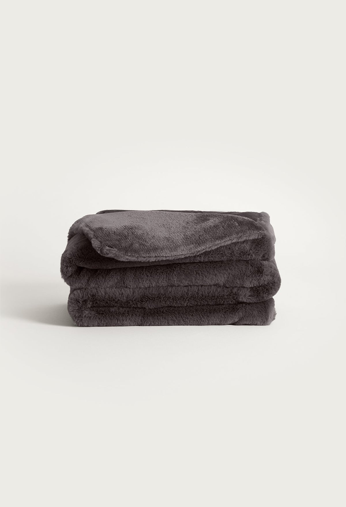 Water-Resistant Pet Blanket Charcoal Charlie