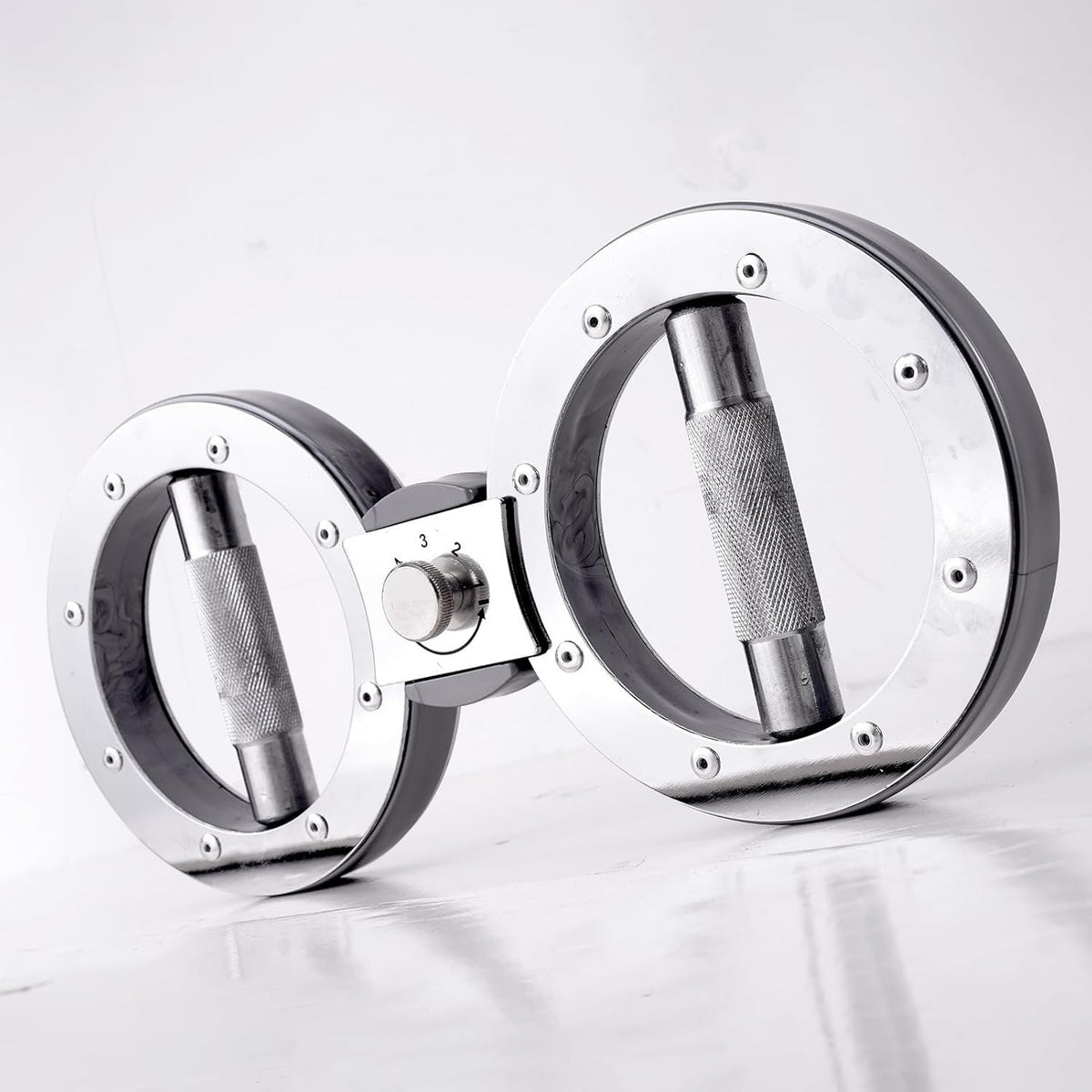Fitness Equipment Silver Wrist and Forearm Trainer with Dual Grip Rings and 360-Degree Center Arm
