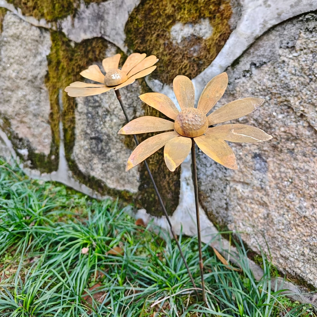Rustic Metal Daisy Garden Stake with Chamomile or Daisy Flower Style for Pots, Beds and Yard Displays