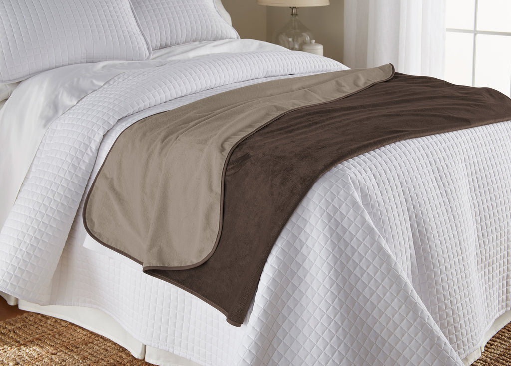 Silky Waterproof Pet Protection Throw, Chocolate/Cappuccino / Large (70 x 90)
