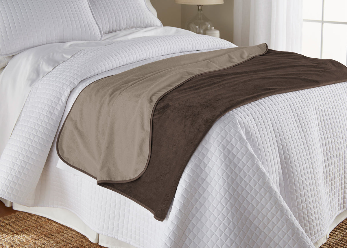 Silky Waterproof Pet Protection Throw, Chocolate/Cappuccino / Large (70 x 90)