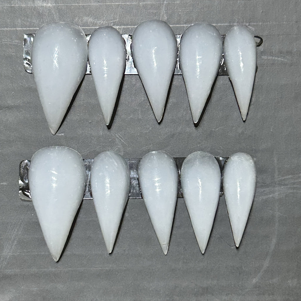 Press On Nails 10-Piece Cream Cat-Paw Set with Handmade 3D Design, Soft Matte or Glossy Finish