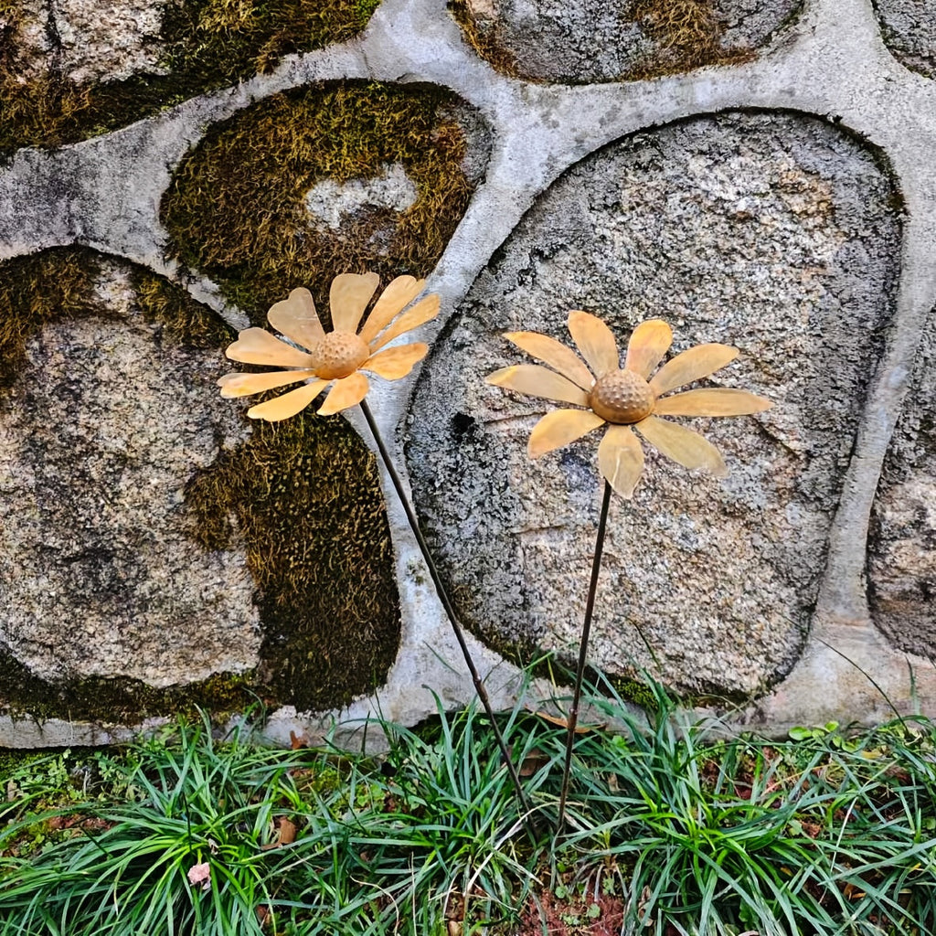 Rustic Metal Daisy Garden Stake with Chamomile or Daisy Flower Style for Pots, Beds and Yard Displays