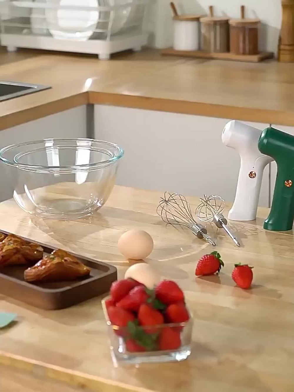 Cordless Electric Egg Beater & Cream Whipper - Handheld Stand-Up Portable Mixer for Cake Baking, Ice Cream & Whipping
