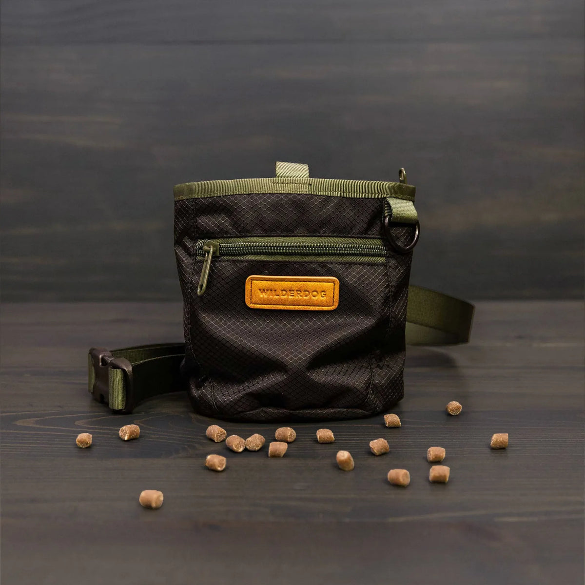 Dog training treat pouch with magnetic and zip closures - S84-DOG-P04-V004