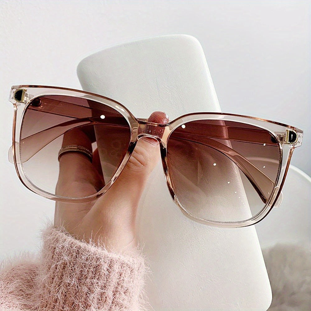 Sunglasses for Women - Retro D-Shape Anti-Reflective PC Lenses Lightweight Fashion Eyewear for - product detail view 5