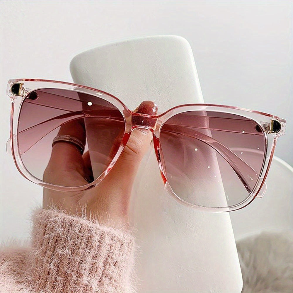 Sunglasses for Women - Retro D-Shape Anti-Reflective PC Lenses Lightweight Fashion Eyewear for - product detail view 10