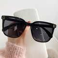 Sunglasses Retro D-Shape Sunglasses with Anti-Reflective PC Lenses, Lightweight Frame and 3 Colors for Travel